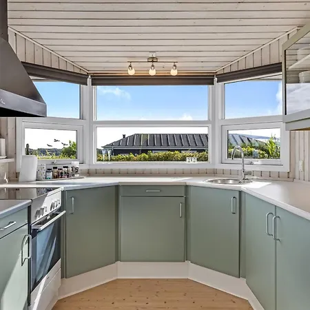 Tjarven - 350m From The Sea By Interhome 펜션