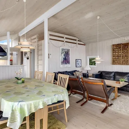 Tjarven - 350m From The Sea By Interhome Hejlsminde