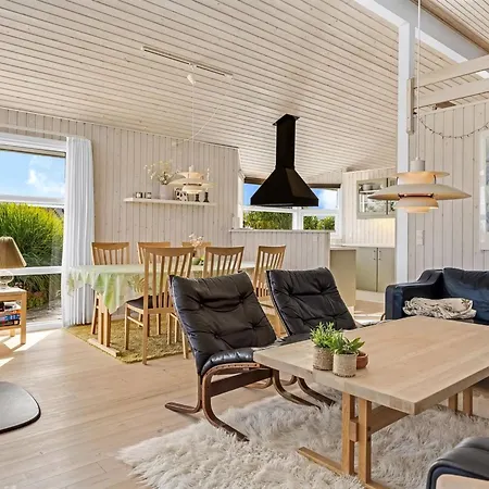Feriehus Tjarven - 350m From The Sea By Interhome